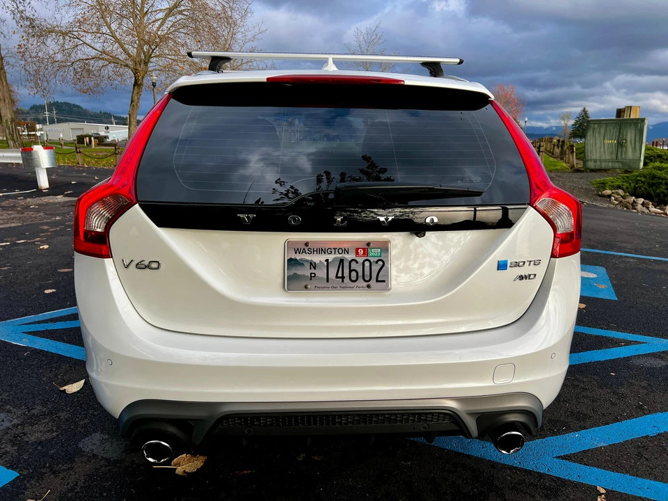 2016 Volvo V60 1st Gen - Image 15 of 31