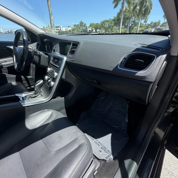 2016 Volvo V70 3rd Gen - Image 27 of 31