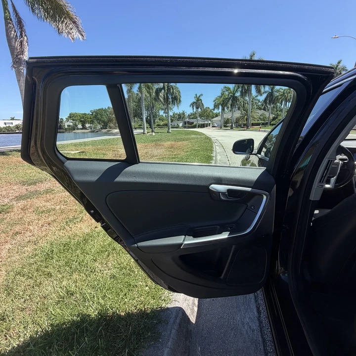 2016 Volvo V70 3rd Gen - Image 17 of 31