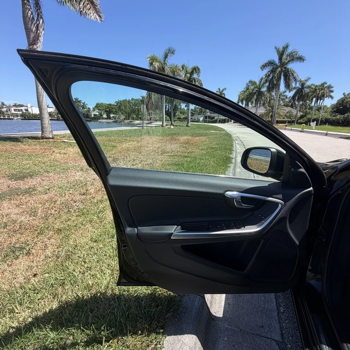 2016 Volvo V70 3rd Gen - Image 15 of 31