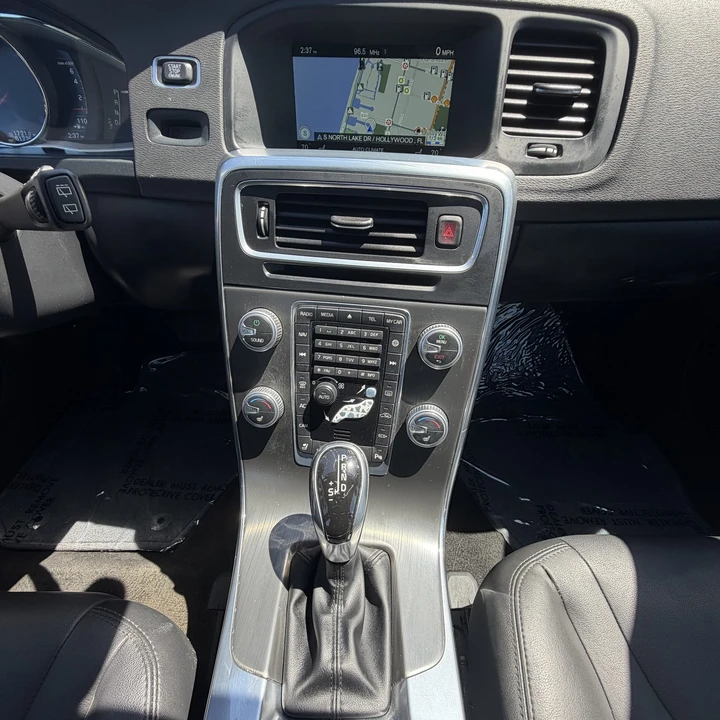 2016 Volvo V70 3rd Gen - Image 24 of 31