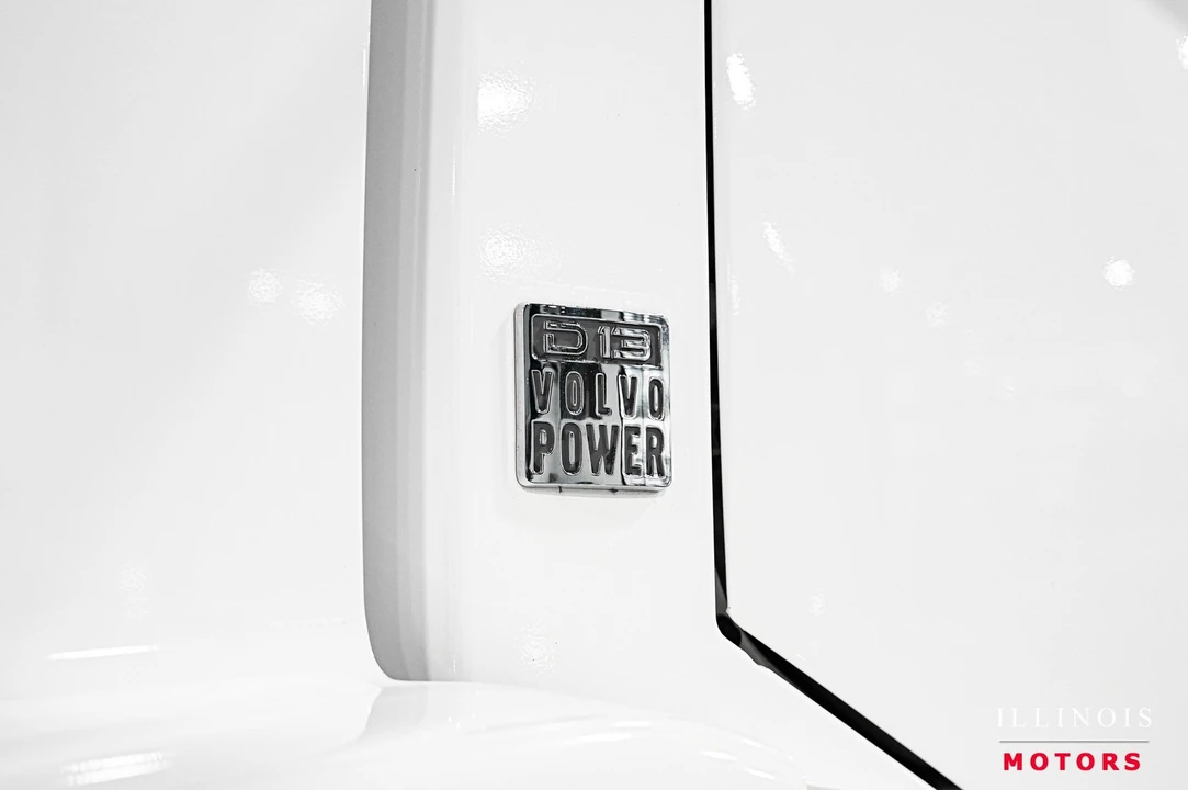 2016 Volvo - Image 14 of 31