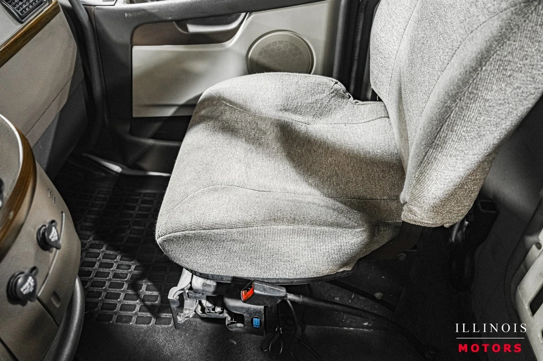 2016 Volvo - Image 31 of 31