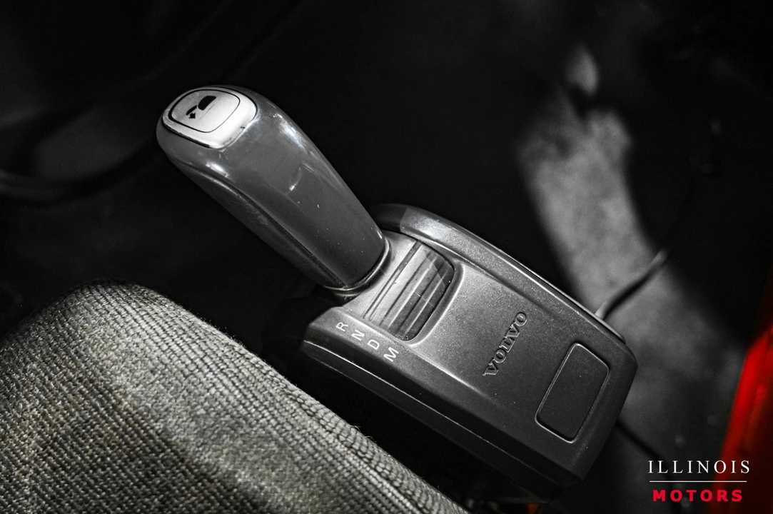 2016 Volvo - Image 26 of 31
