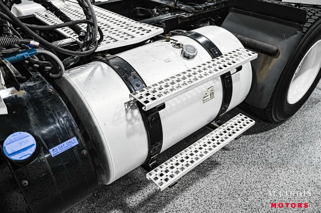 2016 Volvo - Image 15 of 31