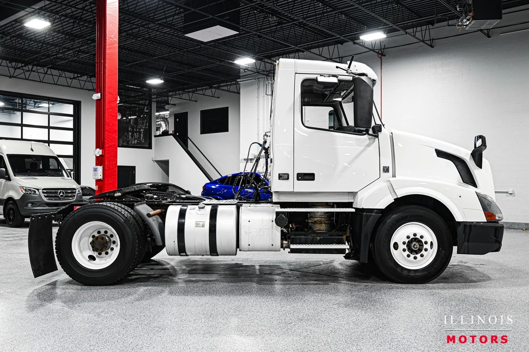 2016 Volvo - Image 6 of 21
