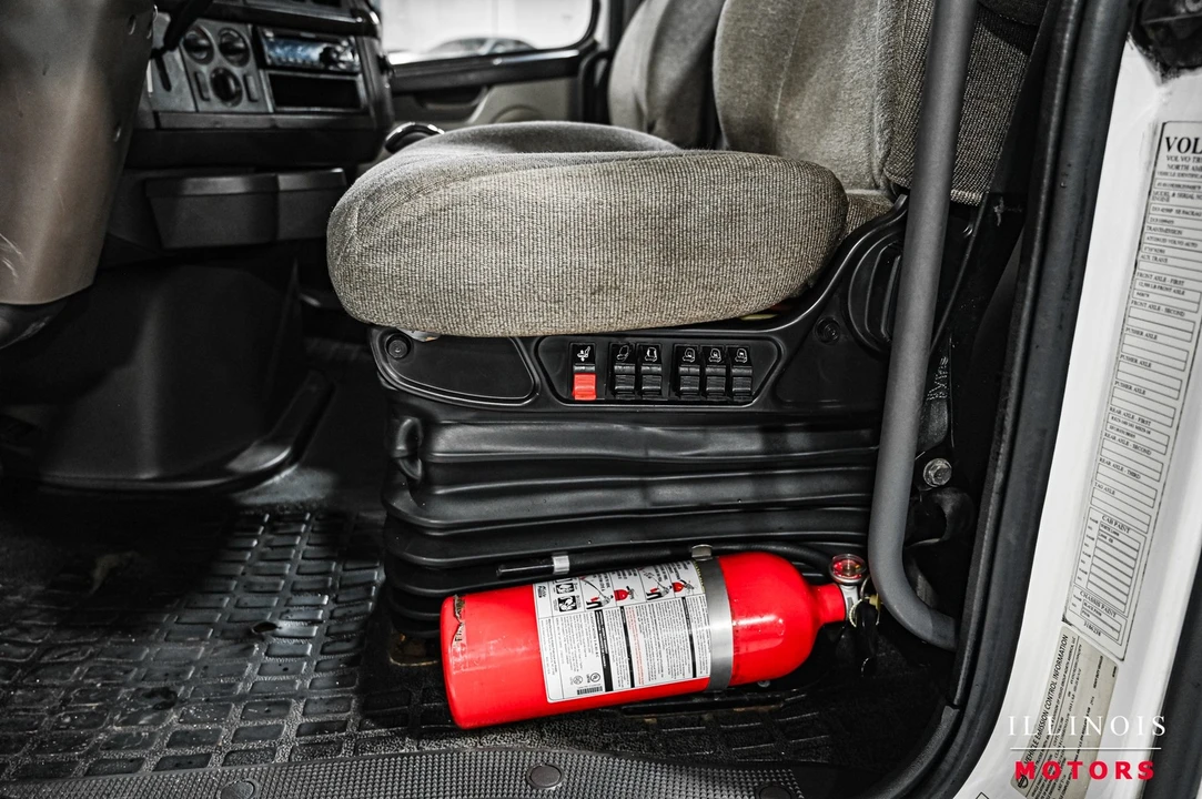 2016 Volvo - Image 22 of 31