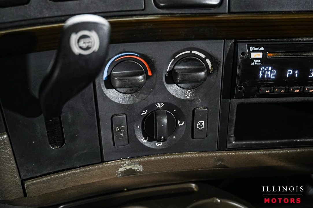 2016 Volvo - Image 29 of 31