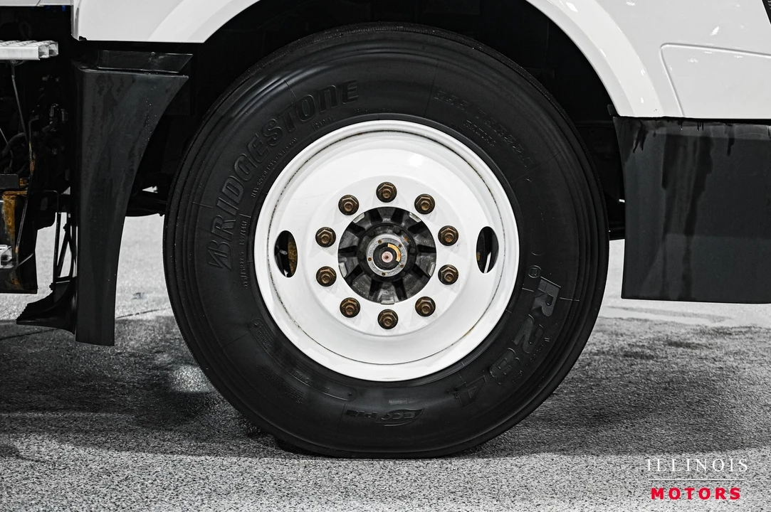 2016 Volvo - Image 13 of 21