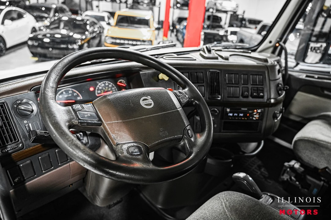 2016 Volvo - Image 25 of 31