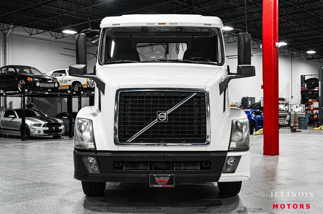 2016 Volvo - Image 8 of 31
