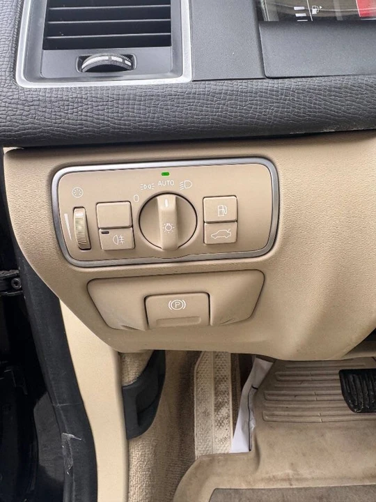 2016 Volvo XC60 1st Gen - Image 17 of 20