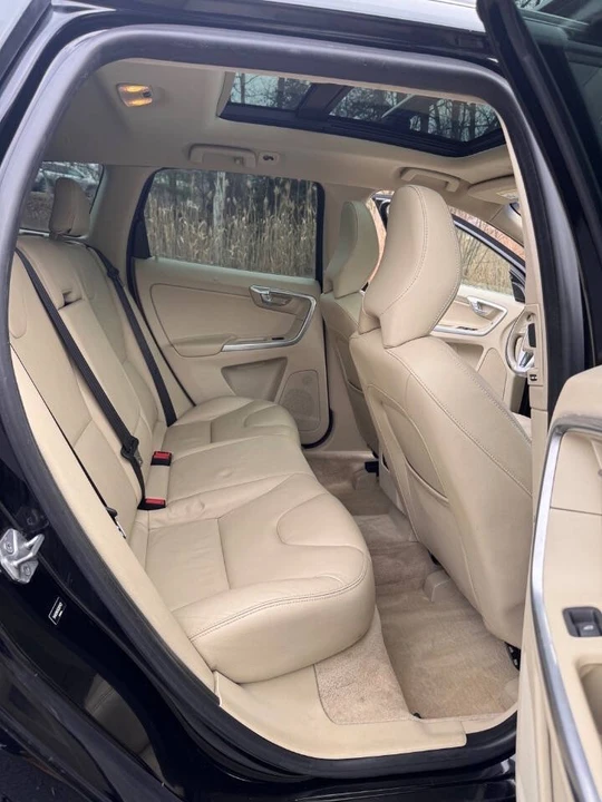 2016 Volvo XC60 1st Gen - Image 15 of 20
