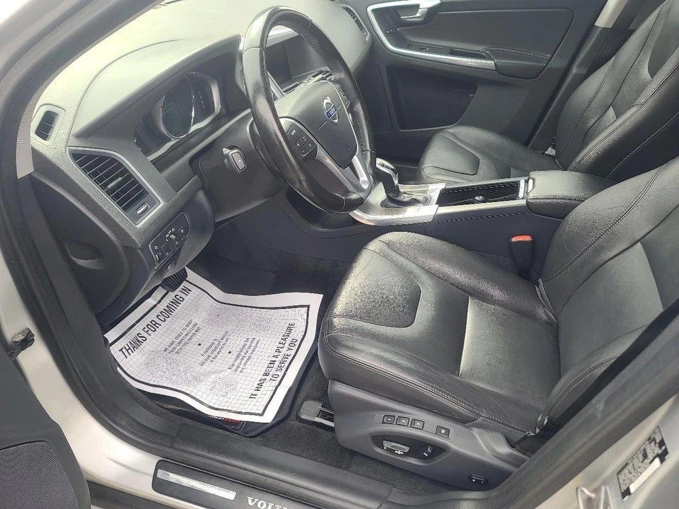 2016 Volvo XC60 1st Gen - Image 10 of 20