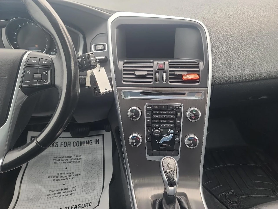2016 Volvo XC60 1st Gen - Image 16 of 20
