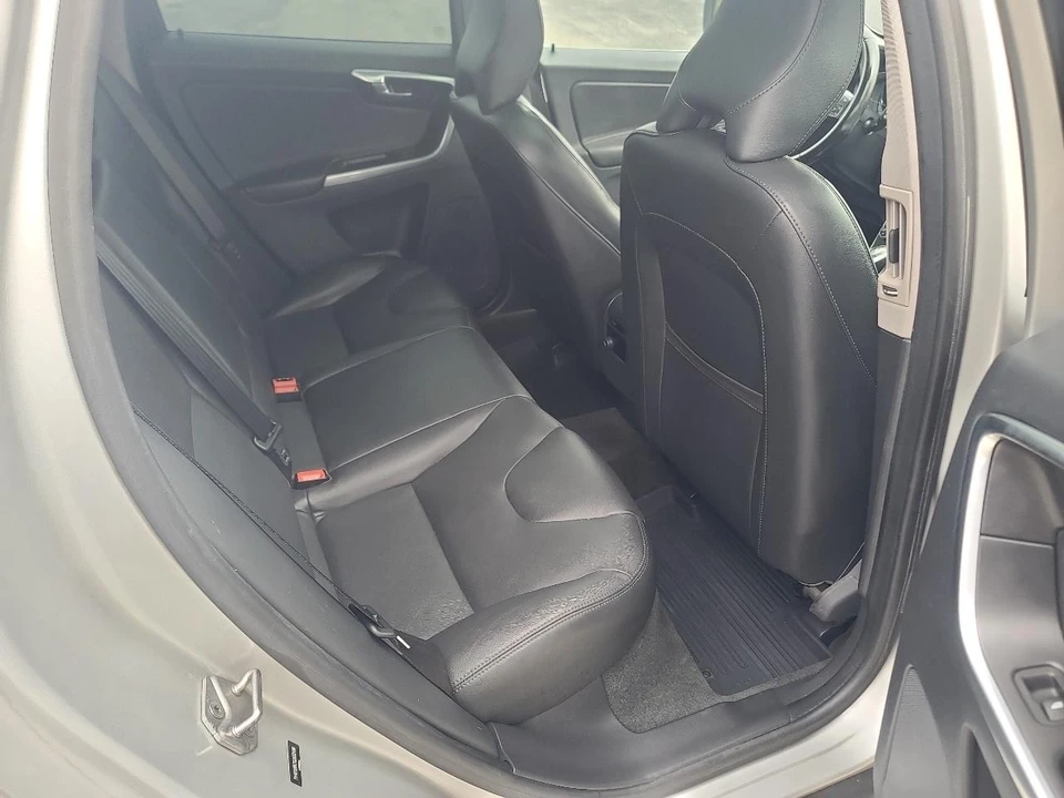 2016 Volvo XC60 1st Gen - Image 13 of 20