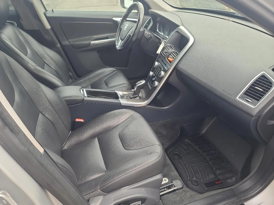 2016 Volvo XC60 1st Gen - Image 14 of 20