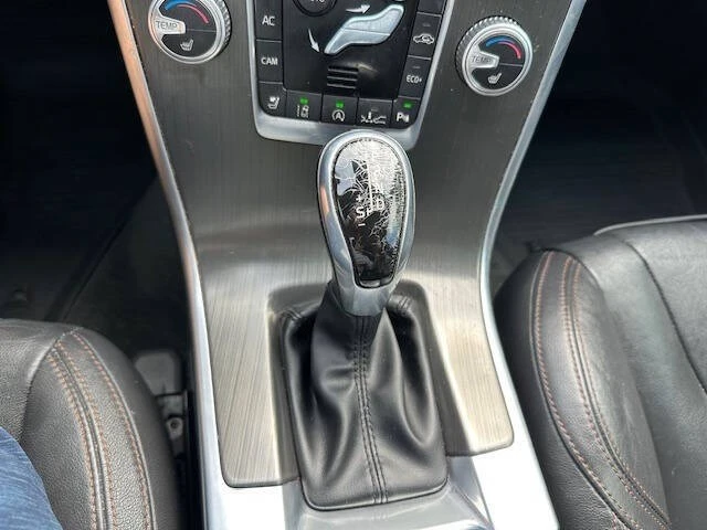 2016 Volvo XC60 1st Gen - Image 17 of 21