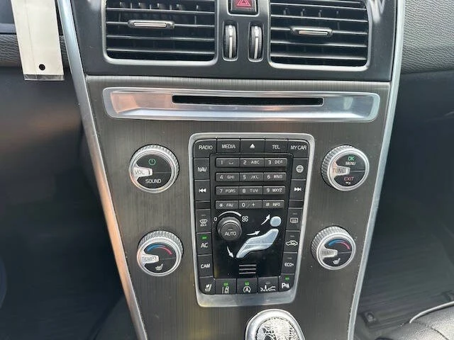 2016 Volvo XC60 1st Gen - Image 16 of 21