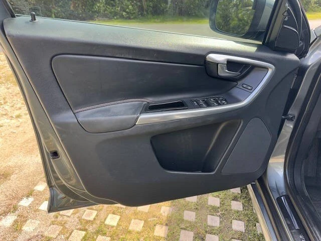 2016 Volvo XC60 1st Gen - Image 10 of 21