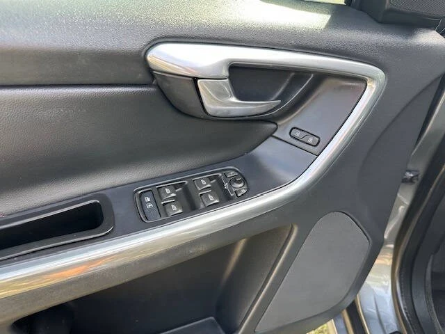 2016 Volvo XC60 1st Gen - Image 11 of 21