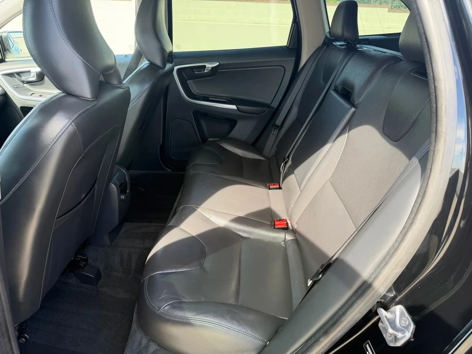 2016 Volvo XC60 1st Gen - Image 12 of 21