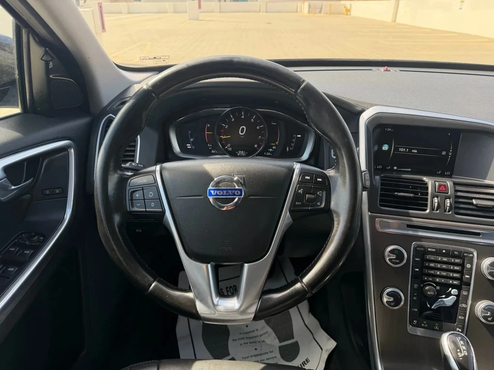 2016 Volvo XC60 1st Gen - Image 14 of 21