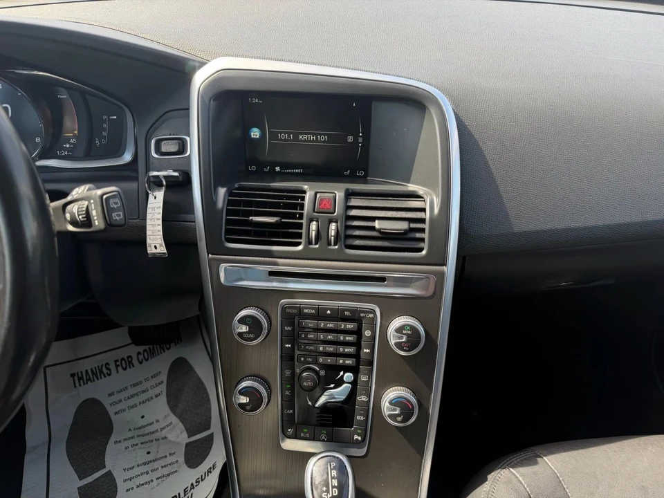 2016 Volvo XC60 1st Gen - Image 16 of 21