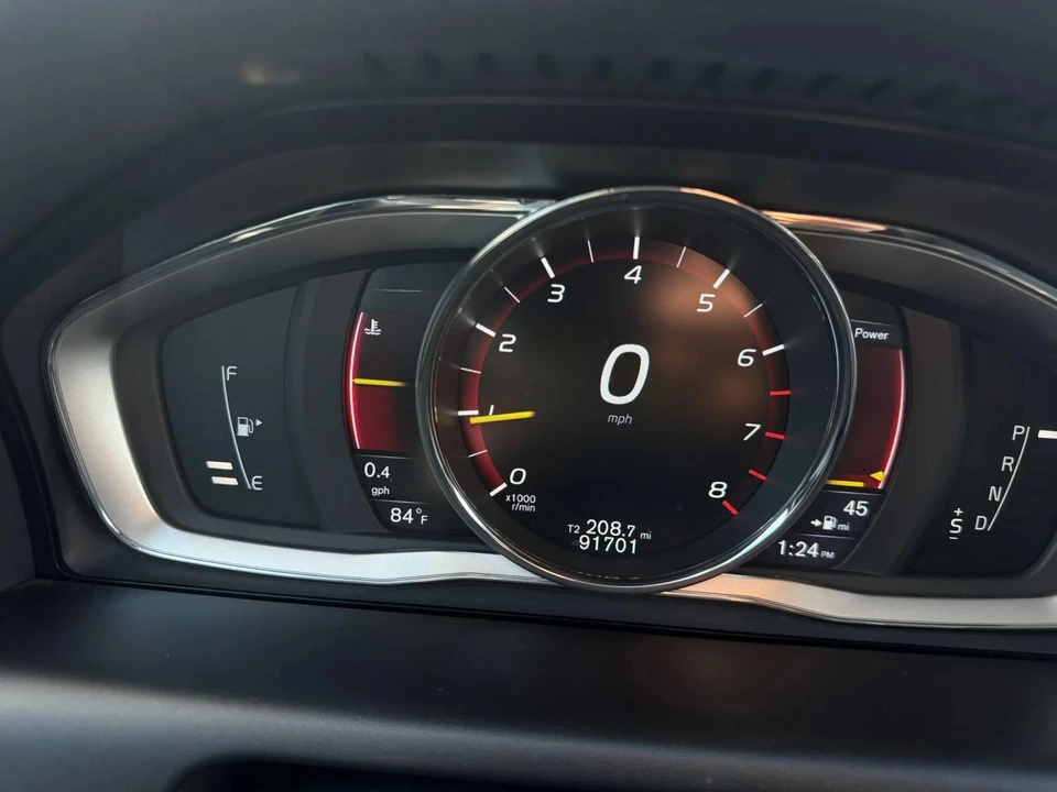 2016 Volvo XC60 1st Gen - Image 15 of 21