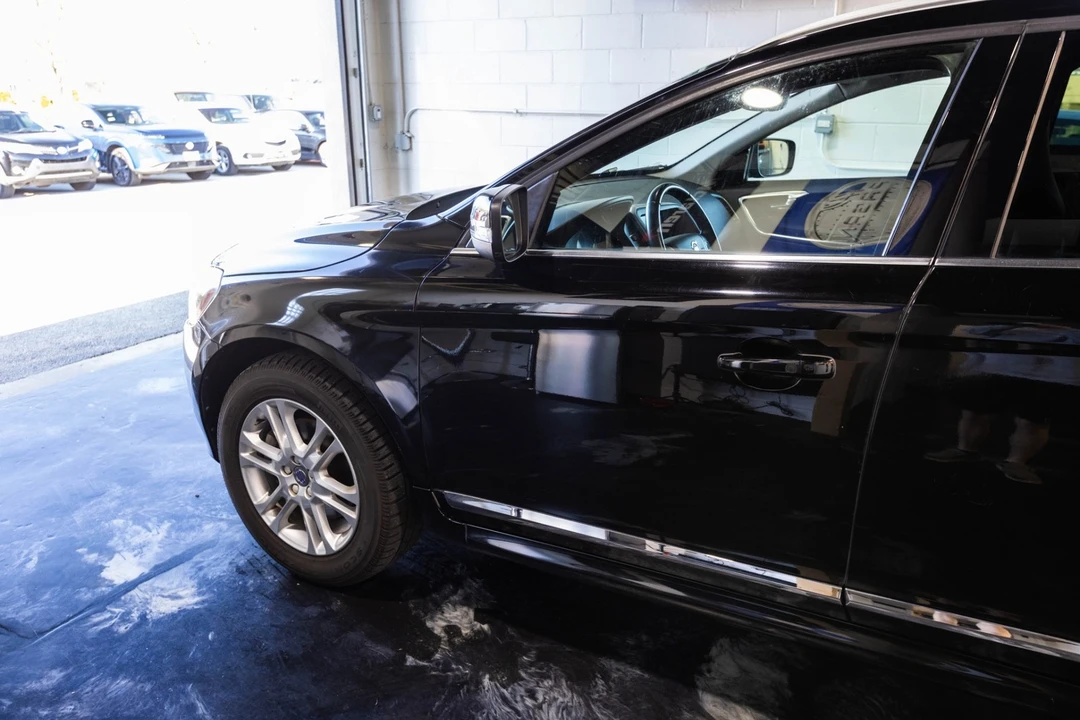 2016 Volvo XC60 1st Gen - Image 3 of 21