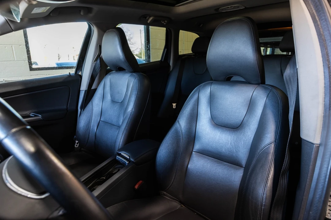 2016 Volvo XC60 1st Gen - Image 18 of 21