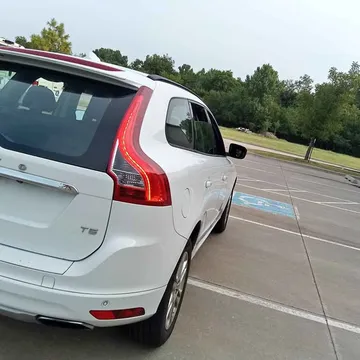 2016 Volvo XC60 T5 Dynamic Sport Utility 4D