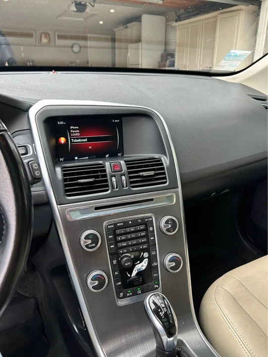 2016 Volvo XC60 1st Gen - Image 11 of 18