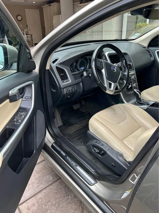2016 Volvo XC60 1st Gen - Image 15 of 18