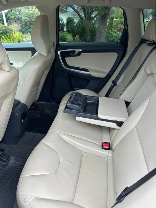2016 Volvo XC60 1st Gen - Image 16 of 18
