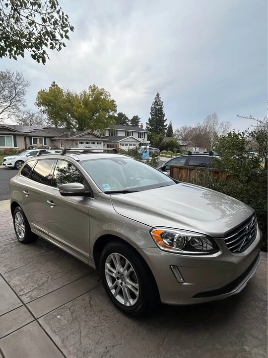 2016 Volvo XC60 1st Gen - Image 2 of 18