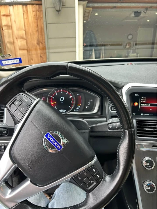 2016 Volvo XC60 1st Gen - Image 10 of 18