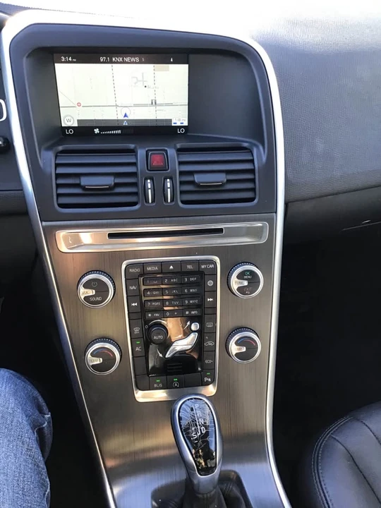2016 Volvo XC60 1st Gen - Image 8 of 10