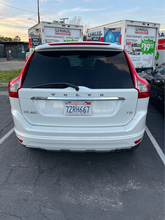 2016 Volvo XC60 1st Gen - Image 2 of 10