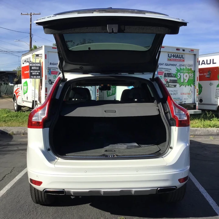 2016 Volvo XC60 1st Gen - Image 4 of 10