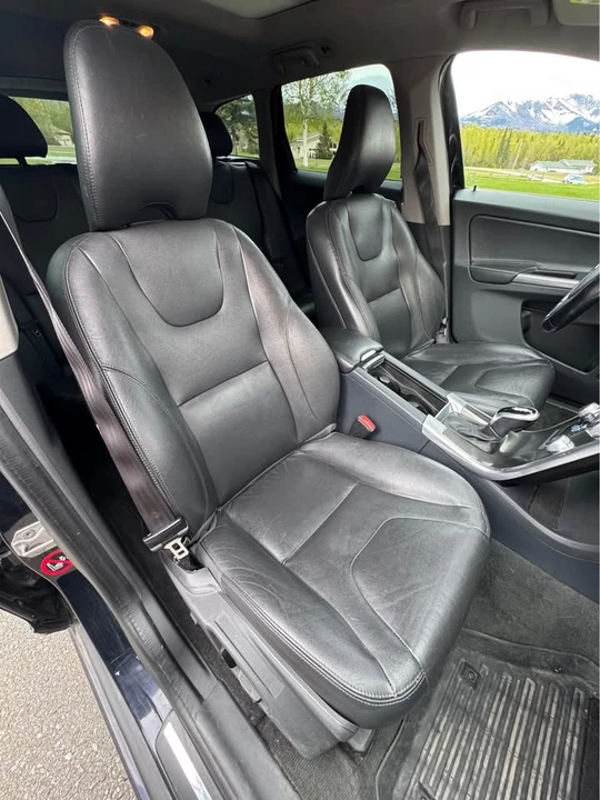 2016 Volvo XC60 1st Gen - Image 10 of 12