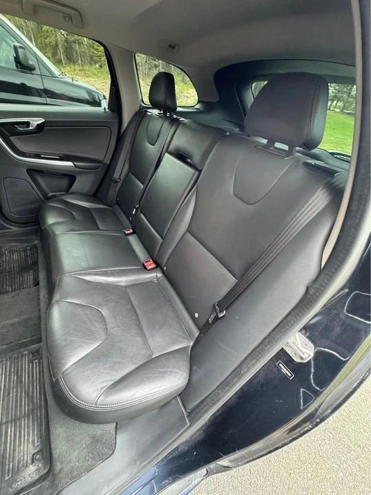 2016 Volvo XC60 1st Gen - Image 9 of 12