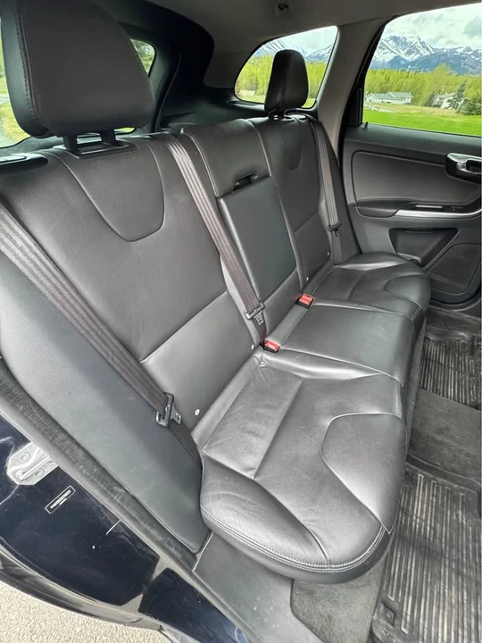 2016 Volvo XC60 1st Gen - Image 11 of 12