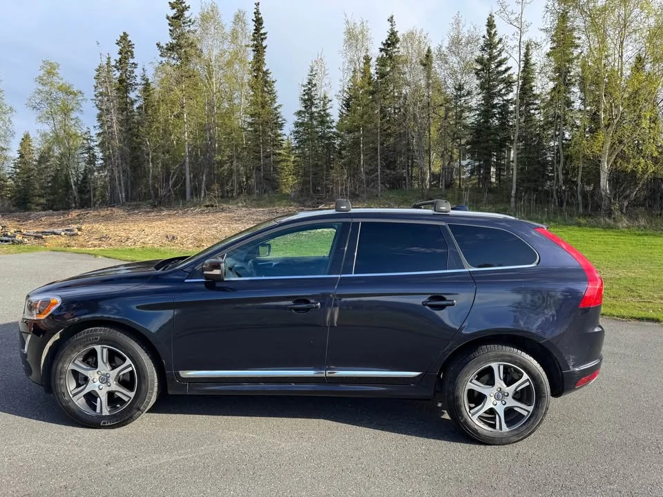 2016 Volvo XC60 1st Gen - Image 2 of 12