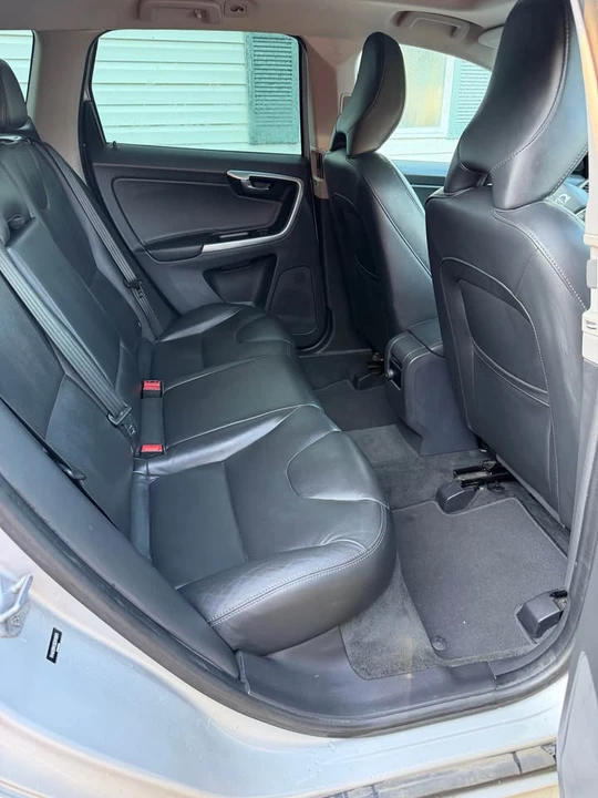 2016 Volvo XC60 1st Gen - Image 7 of 12