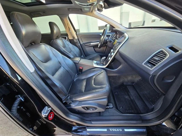 2016 Volvo XC60 1st Gen - Image 19 of 21
