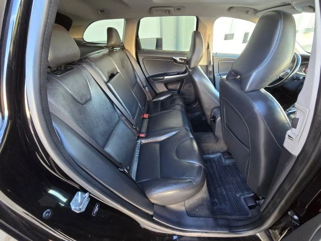 2016 Volvo XC60 1st Gen - Image 17 of 21