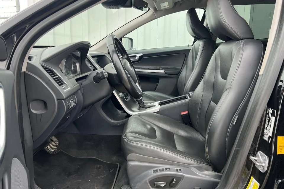 2016 Volvo XC60 1st Gen - Image 11 of 20