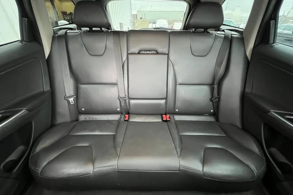 2016 Volvo XC60 1st Gen - Image 15 of 20