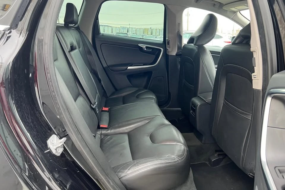 2016 Volvo XC60 1st Gen - Image 14 of 20